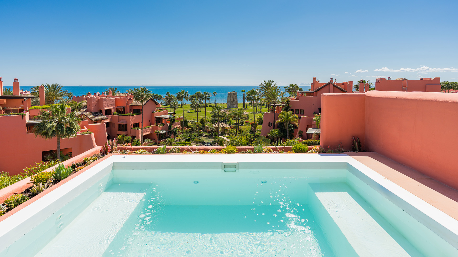 Nueva Milla de Oro, Estepona